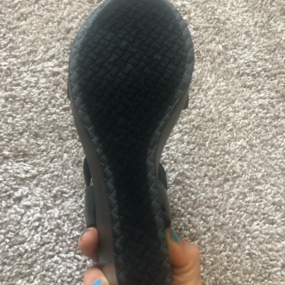 Shoes - Picture 4 of 4